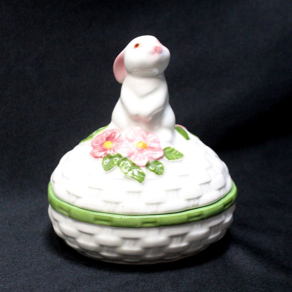 Vintage Avon 1982 Bunny Trinket Ceramic Container